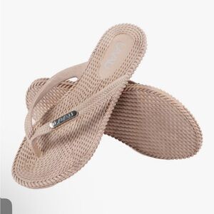 Flip flops non slip beige